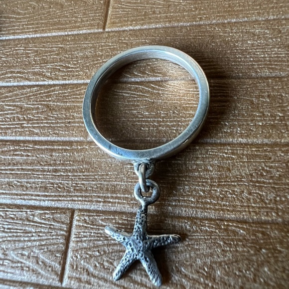 James Avery Retired starfish dangle ring size 5! 925 - Picture 3 of 4